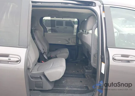 2021 Toyota Sienna Le z USA, uszkodzony, nr VIN 5TDKRKEC9MS063162